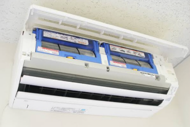 お掃除機能付きエアコンのフィルター写真